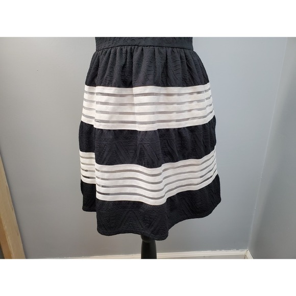 Cherry Mellow Fit & Flare Dress Womens Medium Black White Pleated Keyhole Back - Picture 6 of 12